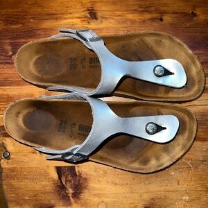 Birkenstock Gizeh Silver Thong Flip Flop EUC 39